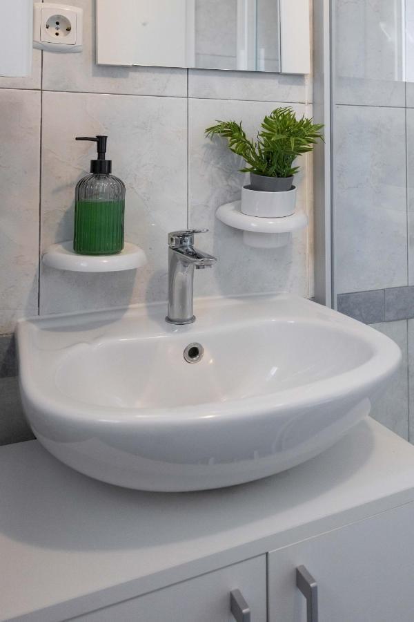 Appartamento Bright And Modern Studio Near City Center Zagabria Esterno foto